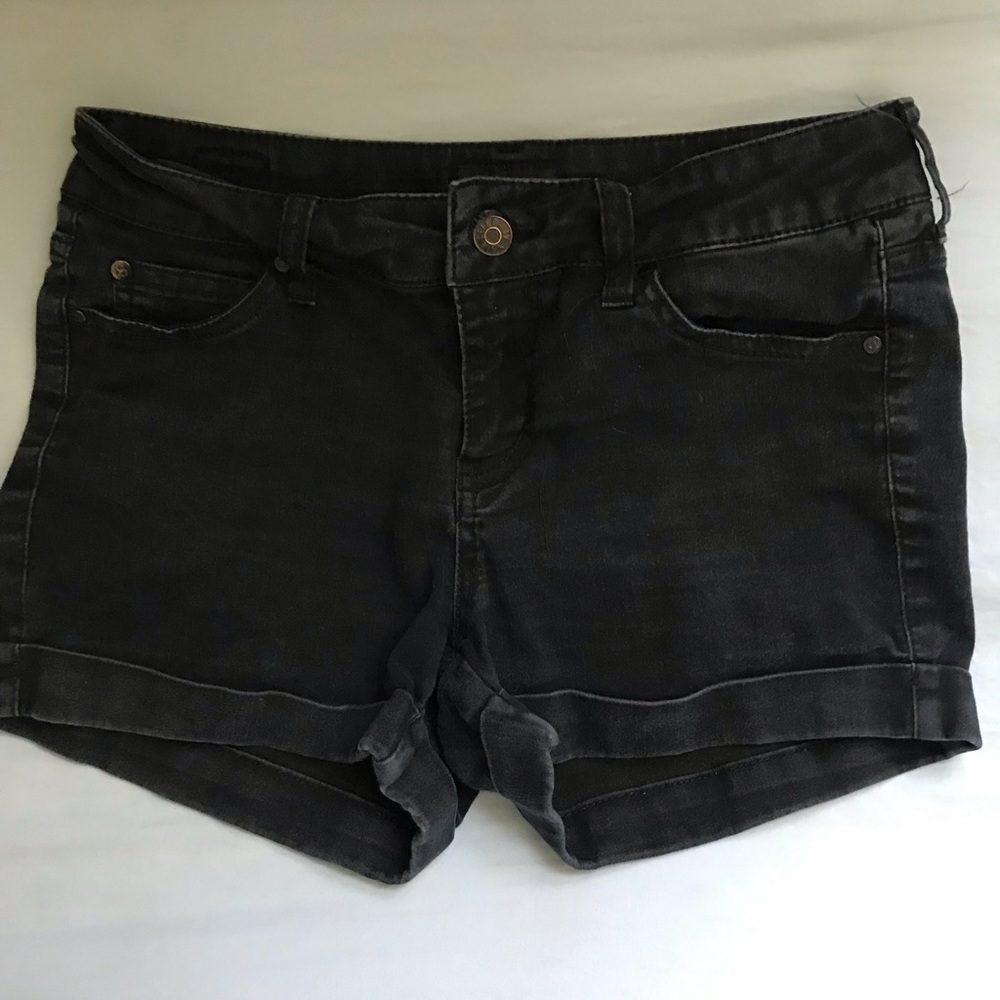 Celebrity pink Black jean shorts